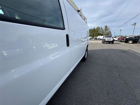 Used 2019 Chevrolet Express 3500 w/ Driver Convenience Package image 13