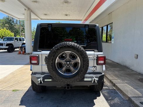 Used 2019 Jeep Wrangler Unlimited Sahara AWD/4WD image 8