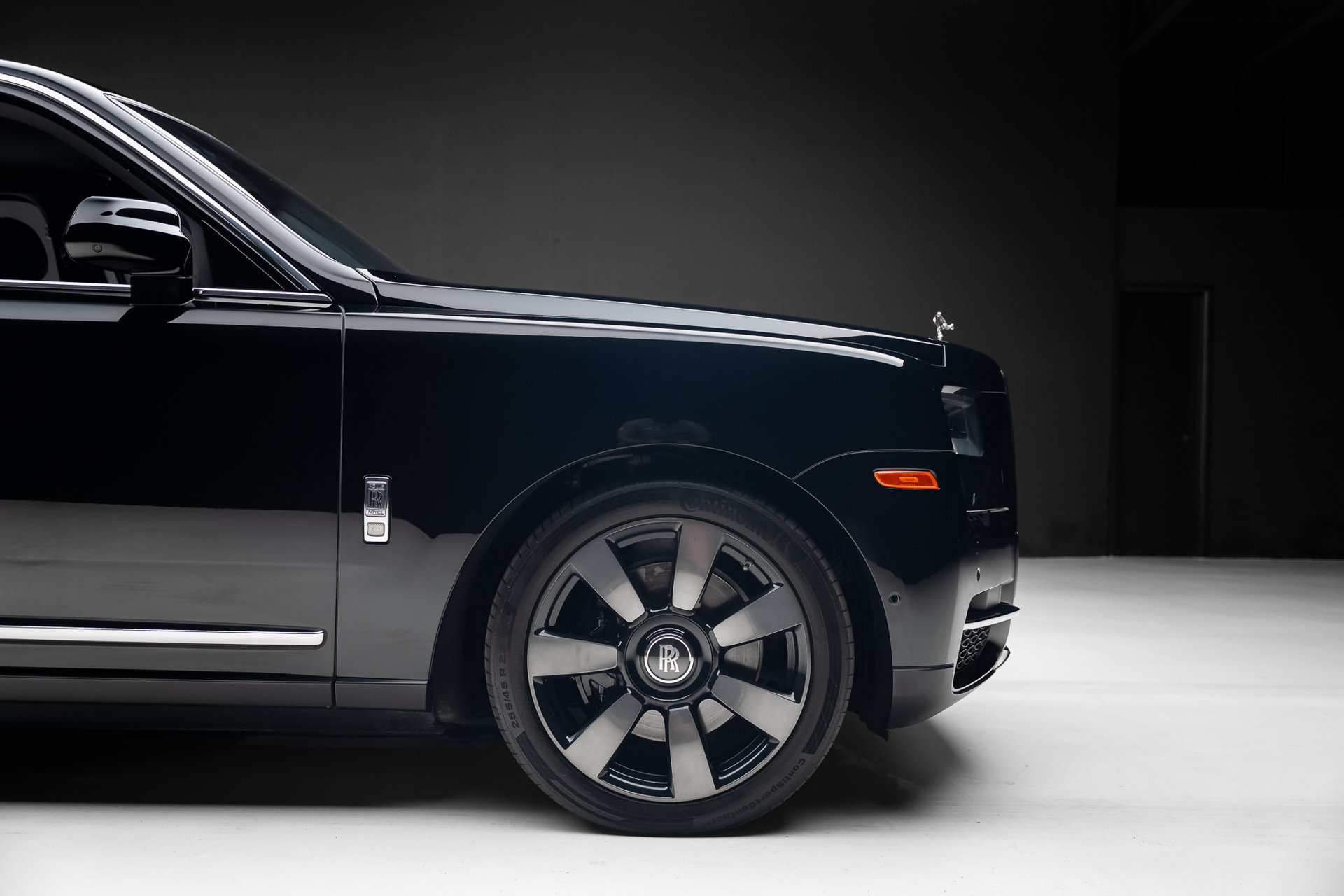 Used 2022 Rolls-Royce Cullinan w/ Technology Package AWD/4WD image 39
