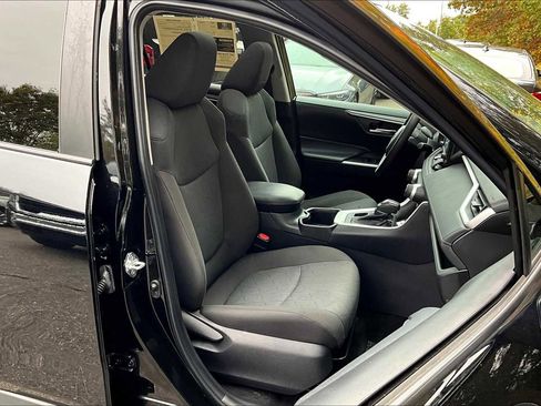 Certified 2022 Toyota RAV4 XLE image 7