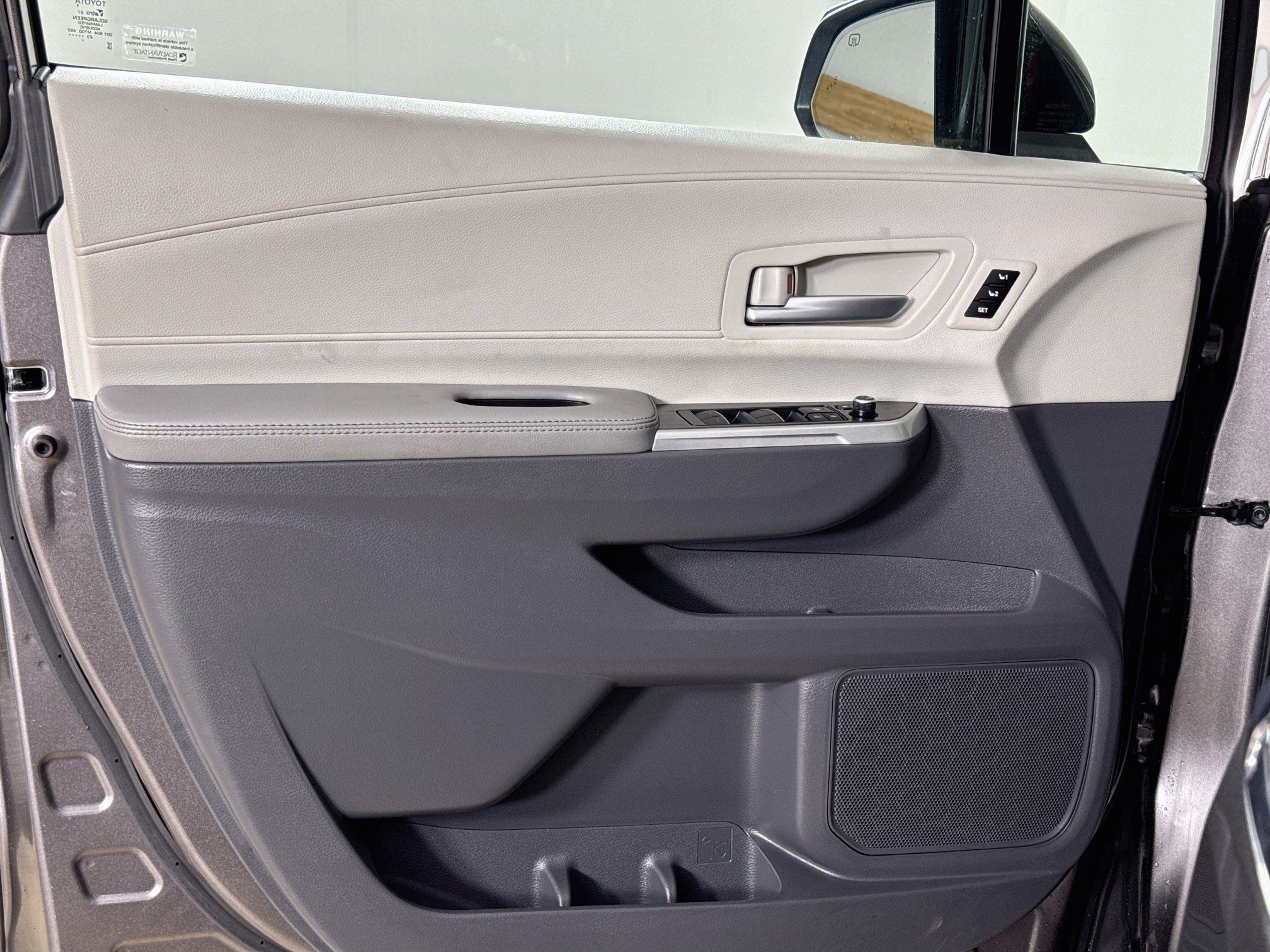 Certified 2023 Toyota Sienna Limited AWD/4WD image 16