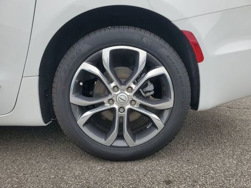 New 2026 Chrysler Pacifica Pinnacle w/ Trailer Tow Group FWD image 11