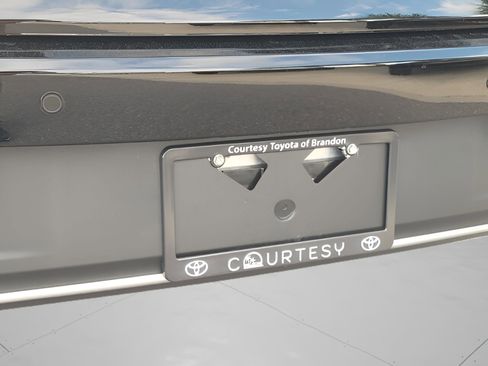 Used 2023 Toyota Crown Limited image 9