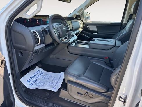 Used 2025 Ford Expedition Active AWD/4WD image 9