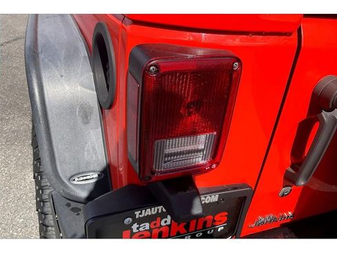 Used 2015 Jeep Wrangler Unlimited Sahara w/ Dual Top Group AWD/4WD image 30