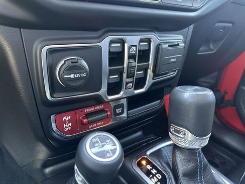 Used 2022 Jeep Wrangler Unlimited Rubicon 4xe w/ Cold Weather Group AWD/4WD image 32