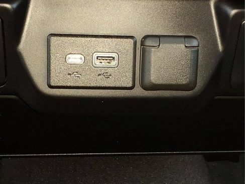 Used 2022 Chevrolet Silverado 1500 LT AWD/4WD image 21