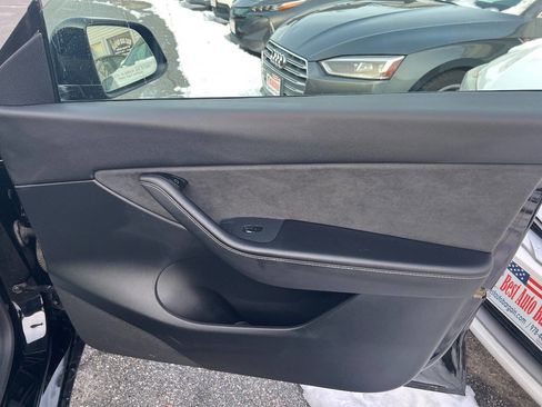 Used 2021 Tesla Model Y Long Range image 11