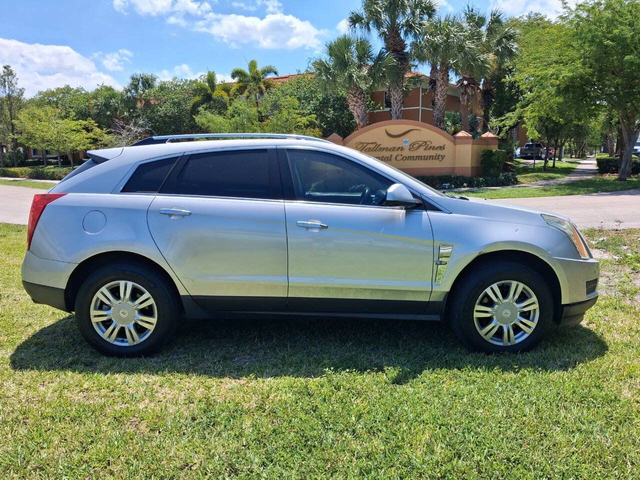 Used 2011 Cadillac SRX Luxury FWD image 5