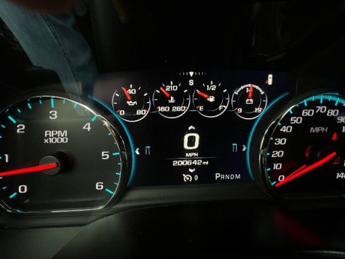 Used 2016 Chevrolet Suburban LTZ RWD image 14