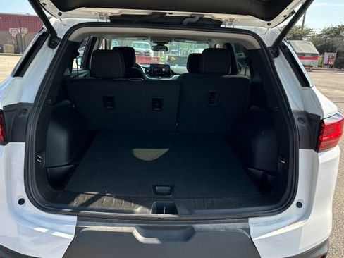 Used 2023 Chevrolet Blazer LT w/ Convenience Package FWD image 10