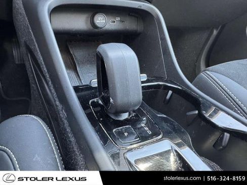 Used 2023 Volvo XC40 B5 Plus image 29