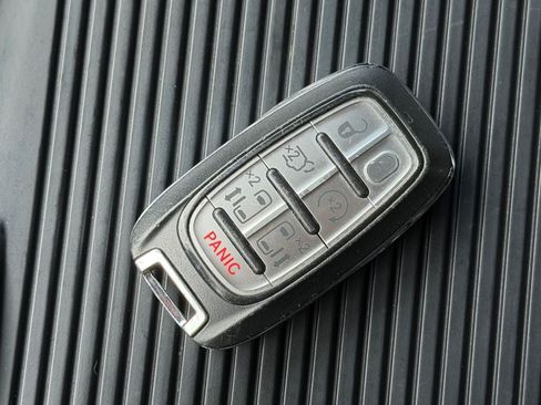 Used 2023 Chrysler Pacifica Touring-L w/ S Appearance Package FWD image 31