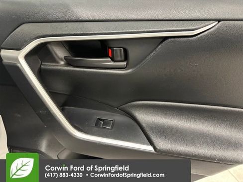 Used 2019 Toyota RAV4 LE image 15
