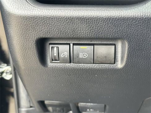 Used 2020 Toyota RAV4 XLE image 24