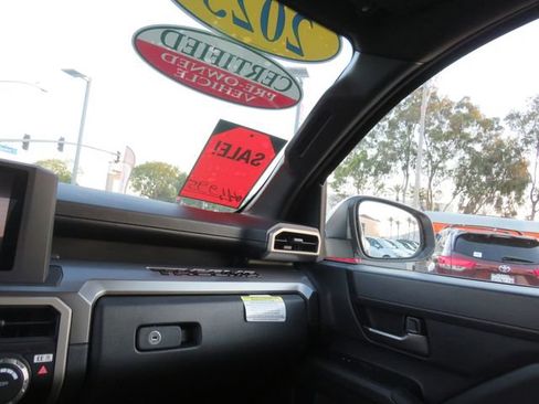 Certified 2025 Toyota Tacoma TRD Off-Road image 33