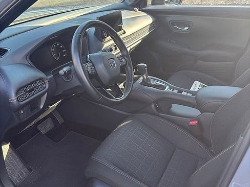 Used 2025 Honda HR-V Sport image 11