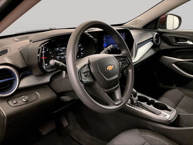 Used 2024 Chevrolet Trax LS w/ LS Convenience Package FWD image 12