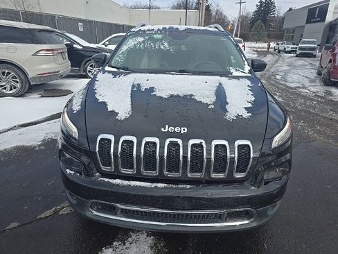 Used 2017 Jeep Cherokee Limited image 2