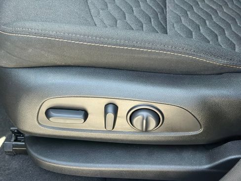 Used 2021 Chevrolet Equinox LT w/ Driver Convenience Package FWD image 5