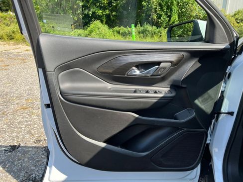 Used 2024 GMC Terrain SLE image 20