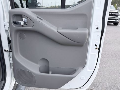 Used 2017 Nissan Frontier SL RWD image 32