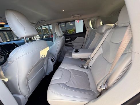 Used 2019 Jeep Cherokee Limited FWD image 33