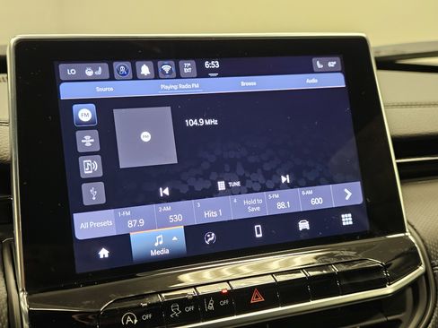 New 2025 Jeep Compass Latitude w/ Sun & Sound Group image 24