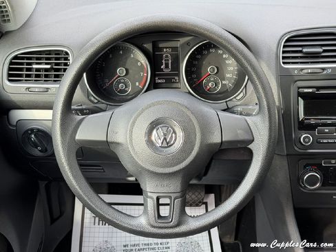 Used 2014 Volkswagen Golf 4-Door FWD image 19