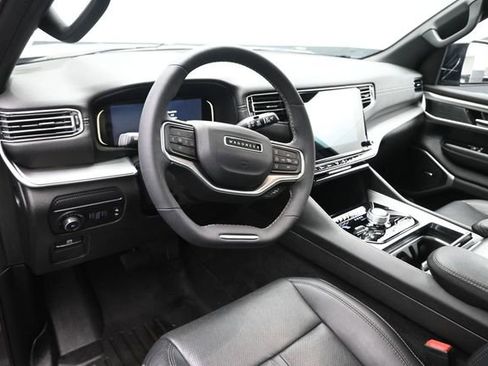 Used 2023 Jeep Wagoneer Series II AWD/4WD image 9