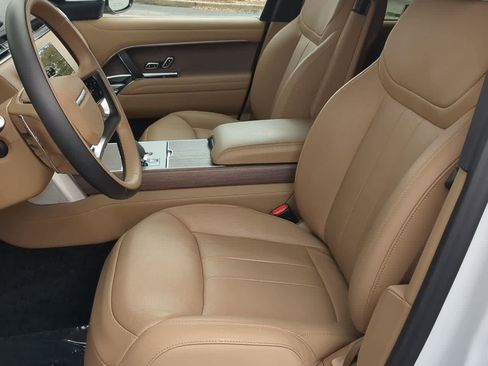 Used 2025 Land Rover Range Rover Long Wheelbase SE image 16