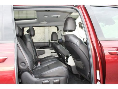 Used 2022 Kia Carnival SX Prestige image 12