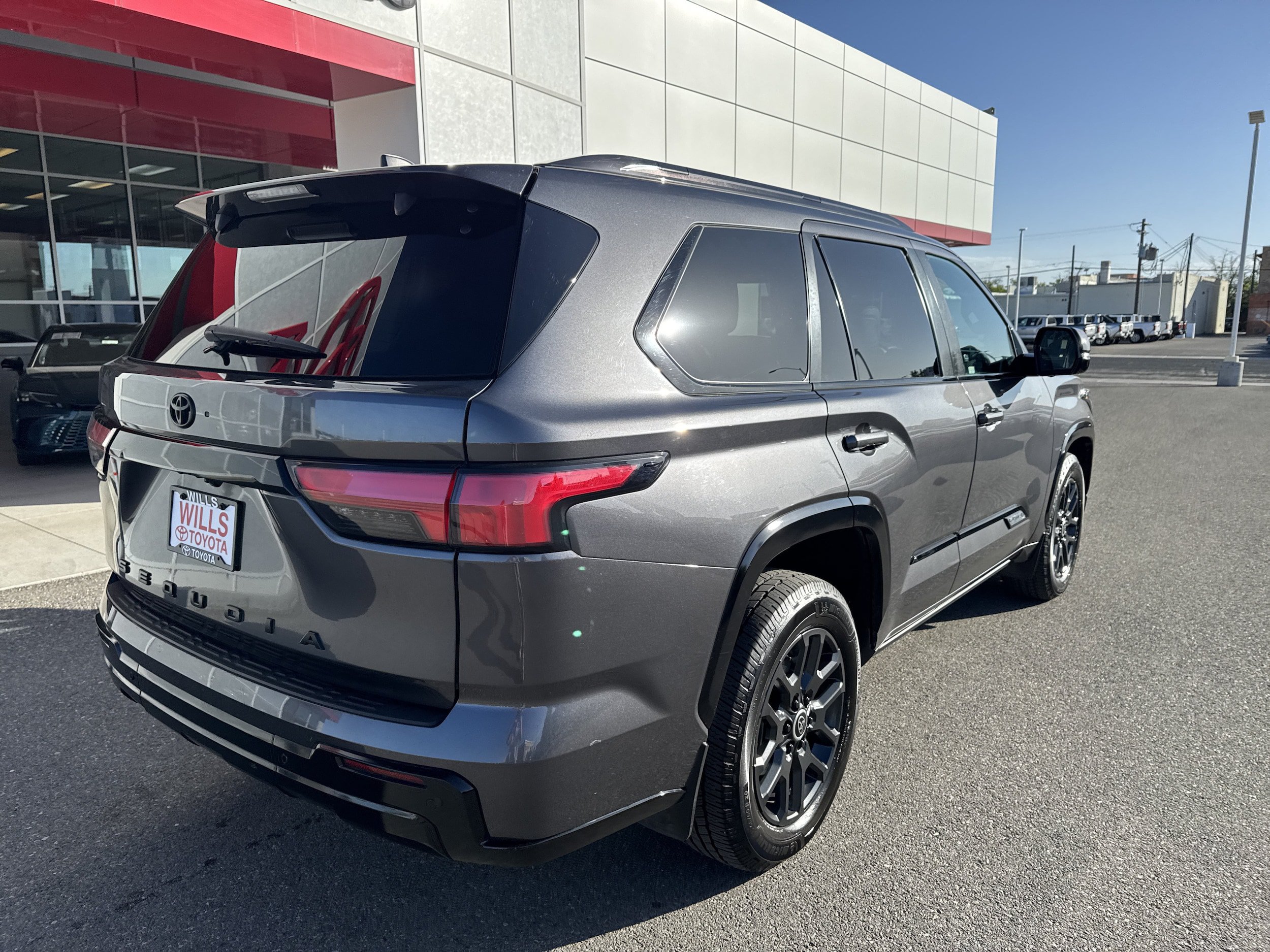 Used 2024 Toyota Sequoia Platinum AWD/4WD image 4