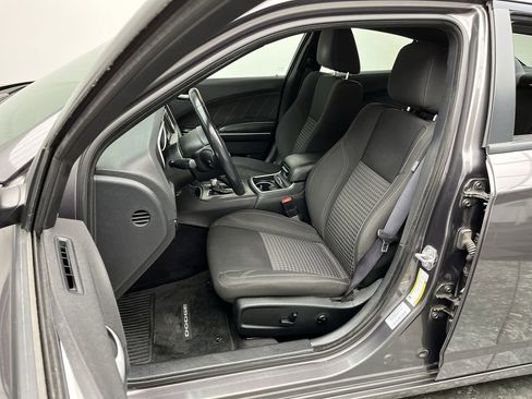 Used 2017 Dodge Charger SXT image 9