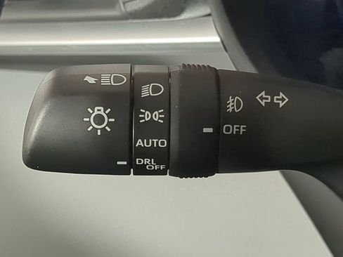 Used 2025 Toyota Sienna XLE image 29