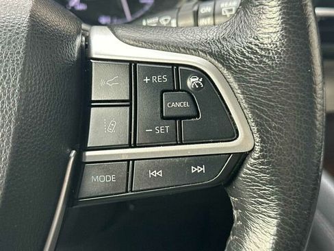 Used 2022 Toyota Sienna XLE image 29