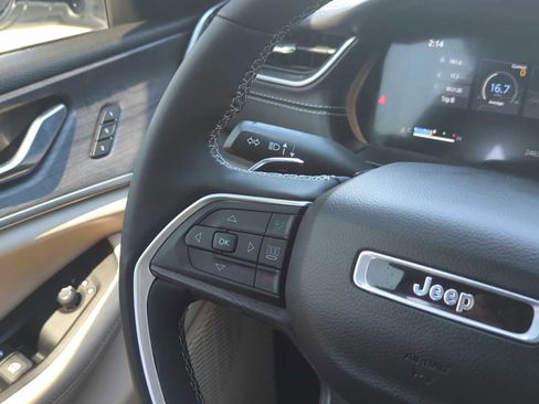 Used 2024 Jeep Grand Cherokee L Limited w/ Black Appearance Package AWD/4WD image 19