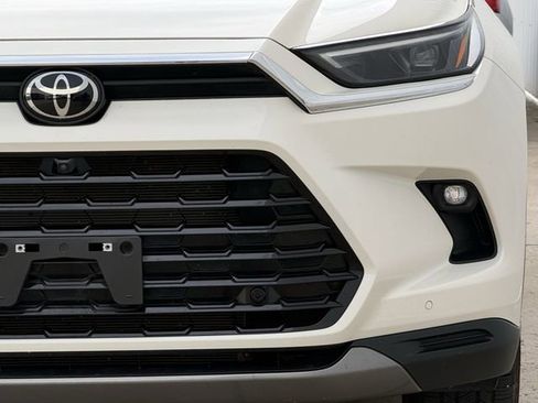 Used 2024 Toyota Grand Highlander Limited FWD image 8