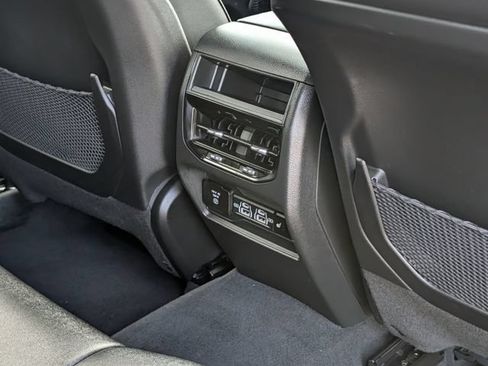 Used 2024 Jeep Grand Cherokee Limited w/ Black Appearance Package AWD/4WD image 31
