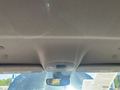 Used 2023 Chrysler Pacifica Touring-L FWD image 25