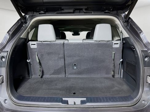 Used 2023 Toyota Highlander XLE image 22