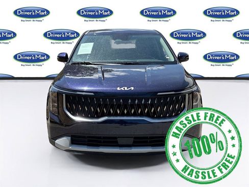 Used 2025 Kia Carnival FWD image 2
