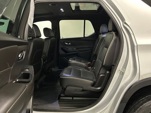 Used 2022 Chevrolet Traverse Premier w/ Redline Edition image 28