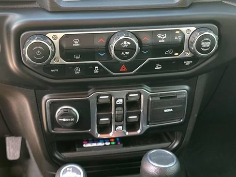 Used 2023 Jeep Gladiator Sport AWD/4WD image 18