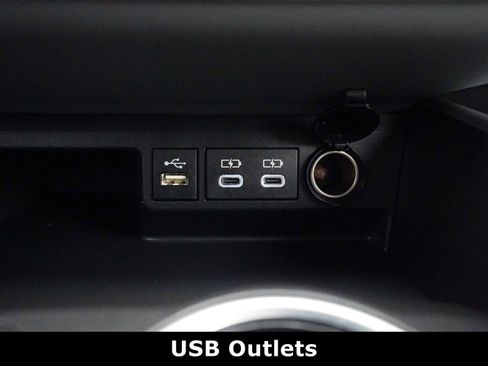 Used 2023 Toyota Highlander XLE image 10