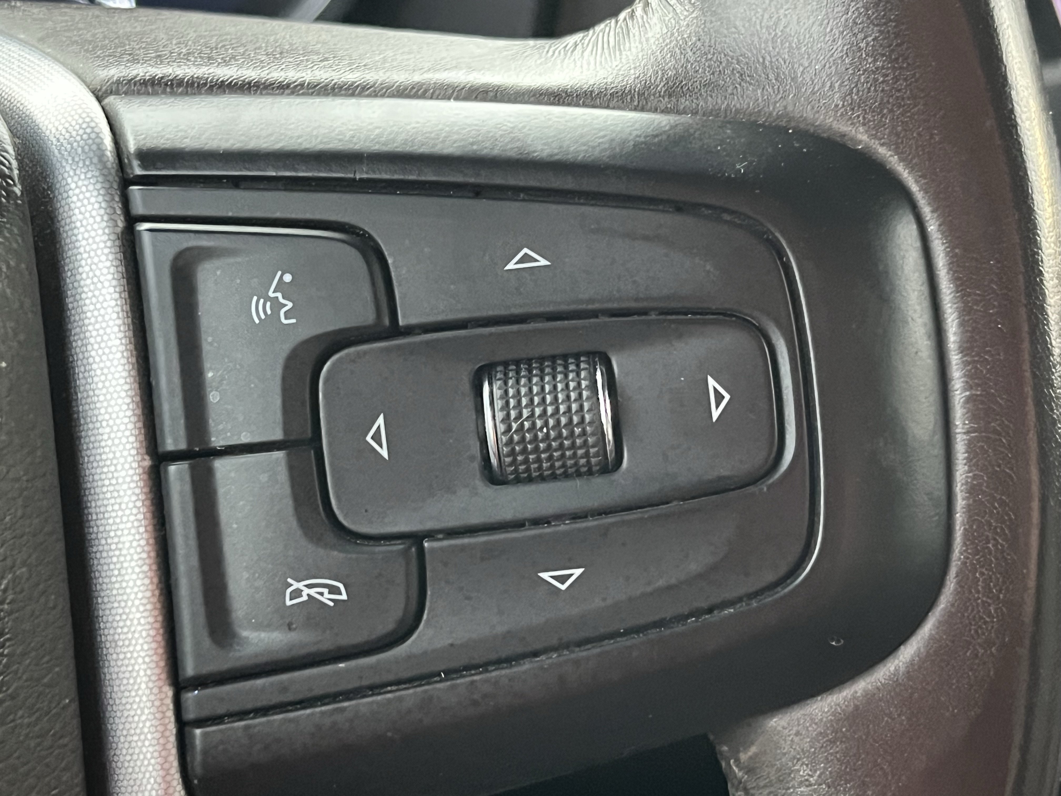 Used 2022 GMC Yukon SLT w/ SLT Premium Package RWD image 22