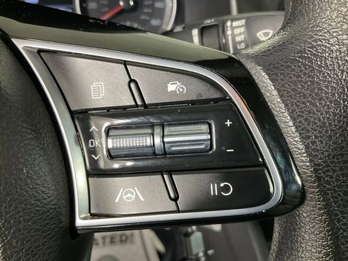 Used 2023 Kia Forte LXS image 17