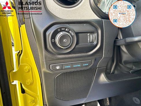 Used 2024 Jeep Wrangler Unlimited w/ Convenience Group AWD/4WD image 29