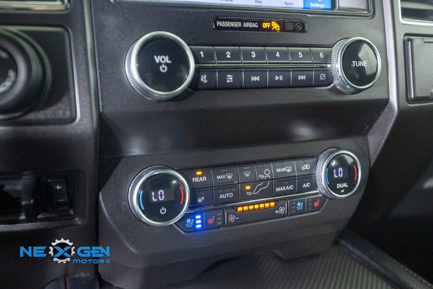 Used 2019 Ford Expedition Limited w/ Equipment Group 303A AWD/4WD image 25