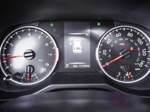 Used 2021 Toyota RAV4 XLE Premium image 14